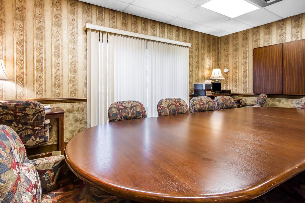 Executive Inn And Suites Enterprise Buitenkant foto