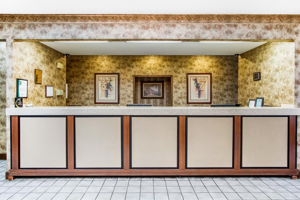 Executive Inn And Suites Enterprise Buitenkant foto